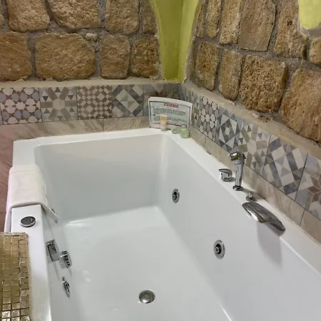 Lesuite Nápoles